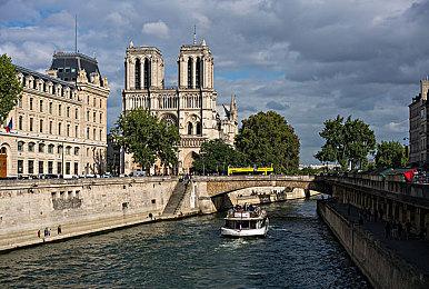 克苏鲁风格医疗游戏《触手回春》公布上市日期